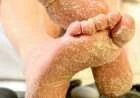 طريقة إزالة الجلد الميت من القدمين