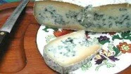 الفوائد الصحية لتناول الجبنة الزرقاء, أو المعفنة